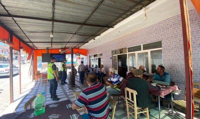 Jandarma ekipleri traktör sürücülerini bilgilendirdi