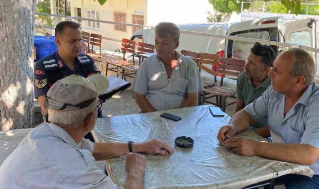 Jandarma ekipleri vatandaşları bilgilendirmeye devam ediyor