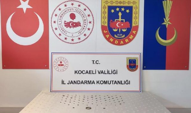 Jandarmanın durdurduğu araçta tarihi eserler ele geçirildi