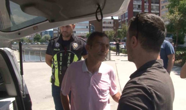 Kadıköy'de ceza yiyen minibüs şoföründen ilginç tepki: 'Mor ışıkta geçtim'