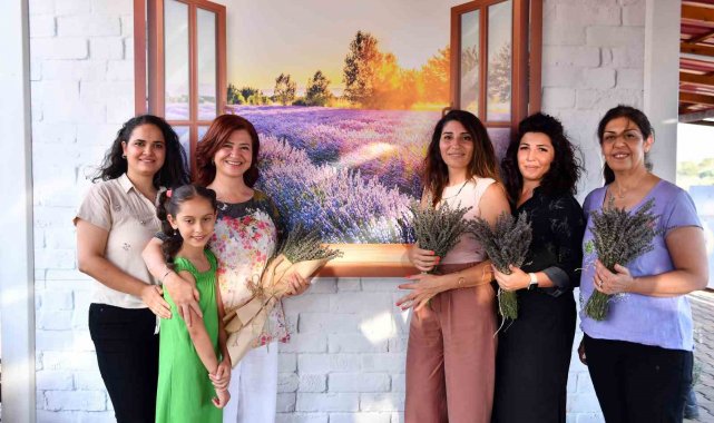 Kadınlar hem kazanıyor hem de Mersin'in tanıtımını yapıyor
