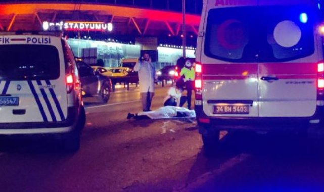 Kağıthane'de arıza yapan otomobile çarpan motosiklet sürücüsü öldü
