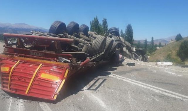 Kahramanmaraş'ta TIR devrildi; yol 2 saat kapandı
