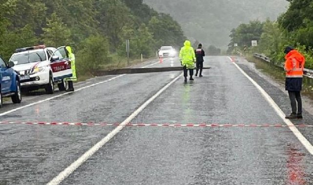 Karabük'te sağanak; yollar ulaşıma kapandı