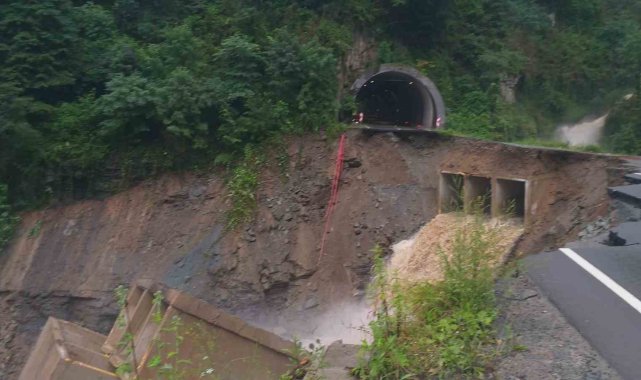 Karadeniz-Akdeniz Yolu'ndaki heyelan kamerada