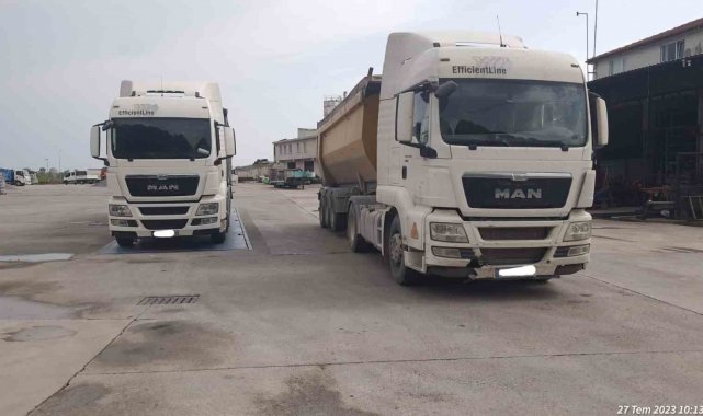 Karasu'dan İstanbul'a kaçak deniz kumu taşırken yakalandılar