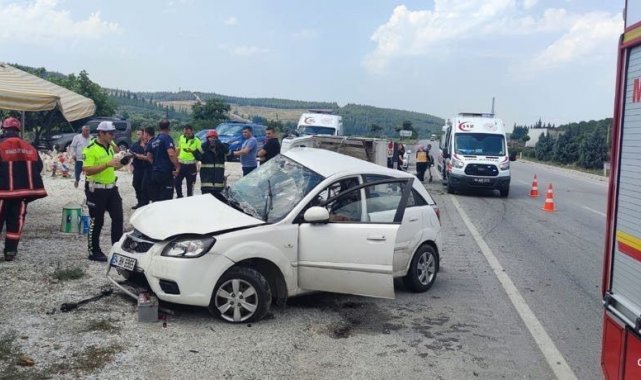 Karşı şeride geçen otomobil kamyonetle çarpıştı: 1 ölü, 3 yaralı