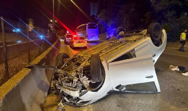 Kartal'da bariyerlere çarpan otomobil takla attı: 1 yaralı
