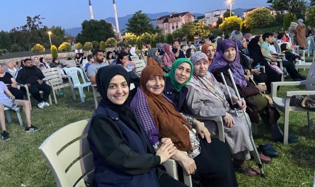 Kartepe'nin çınarları sinema keyfi yaşadı