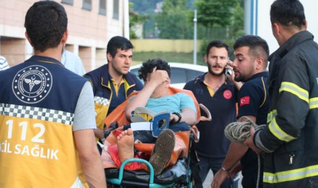 Kayalıklardan düşerek ayağını kırdı, trenle ambulansa ulaştırıldı