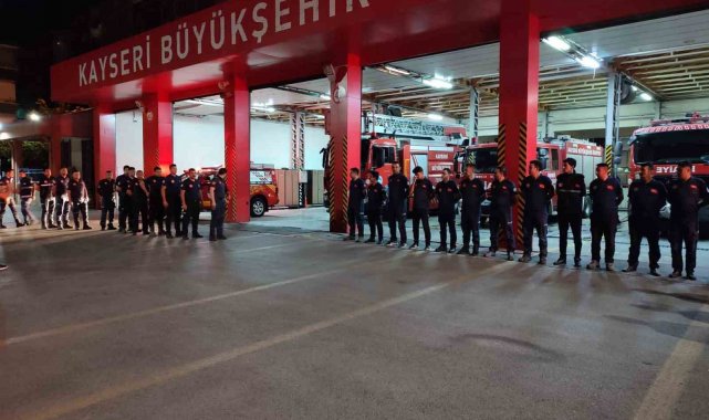 Kayseri İtfaiyesi'nden Mersin'e 4 araç, 13 personel ile destek