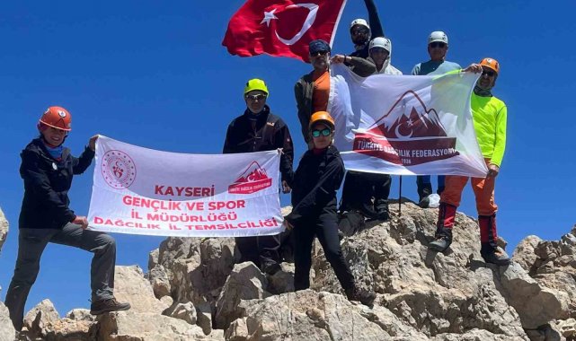 Kayserili Dağcılar bu kez Munzur Dağı'na tırmandı