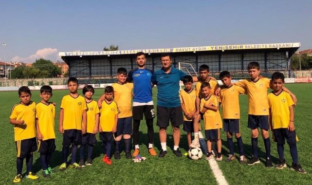 Kendisini keşfeden hocasına emanet