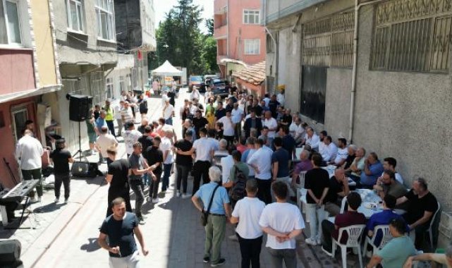 Kentsel dönüşümde yıkılacak evlerini davul zurnayla teslim ettiler