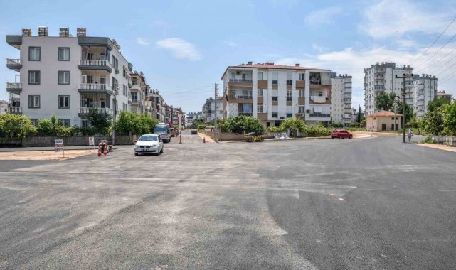 Kepez Belediyesi asfaltı bozulan yolları yeniledi
