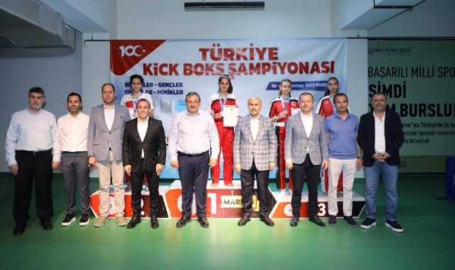 Kick boksta milli takıma seçilen sporcular madalyalarını aldı