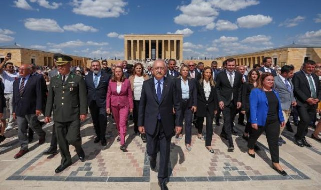 Kılıçdaroğlu, Lozan'ın 100'üncü yılında Anıtkabir'i ziyaret etti