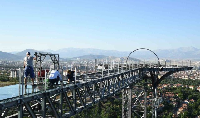 Kirazlıdere Seyir Terasının cam montajına başlandı
