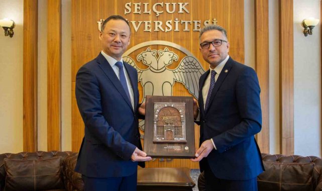 Kırgızistan'ın Ankara Büyükelçisi Kazakbaev Rektör Aksoy ile bir araya geldi
