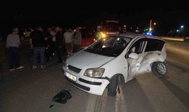 Kırıkkale'de iki otomobil çarpıştı: 4 yaralı