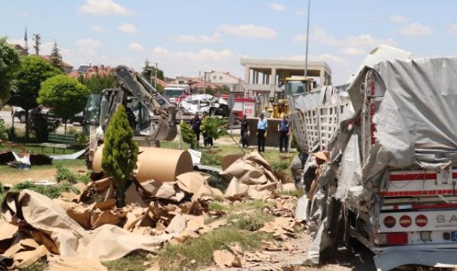 Kırmızı ışıkta geçen TIR, otomobile çarptı; 1 ölü, 1 yaralı