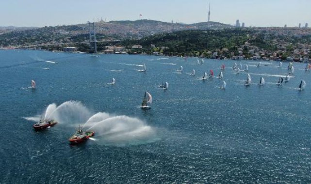 Kıyı Emniyetinden Boğaz'da saygı seyri