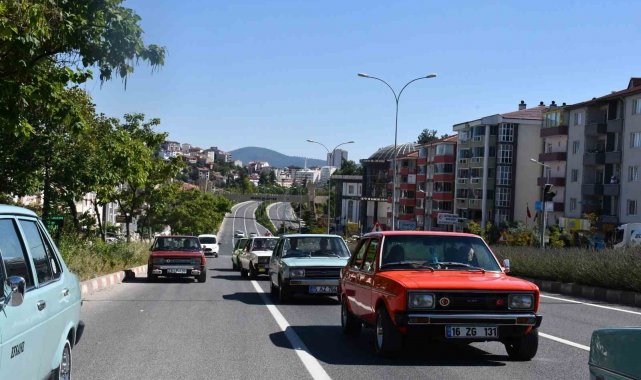 Klasik otomobil tutkunları Bilecik'te buluştu