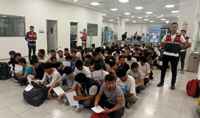 Kocaeli'de 107 düzensiz göçmen sınır dışı edildi