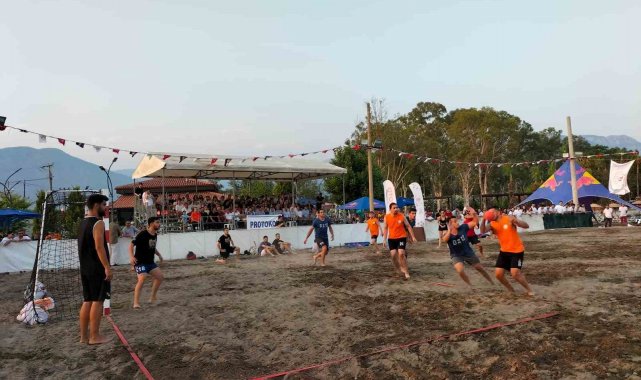Köyceğiz'de Yaşar Sevim Plaj Hentbol Şampiyonası başladı