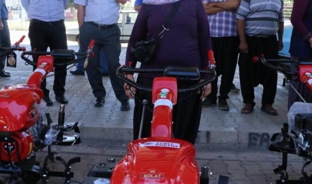 Kozan'da yüksek rakımlı bölgedeki üreticilere çapa motoru dağıtıldı