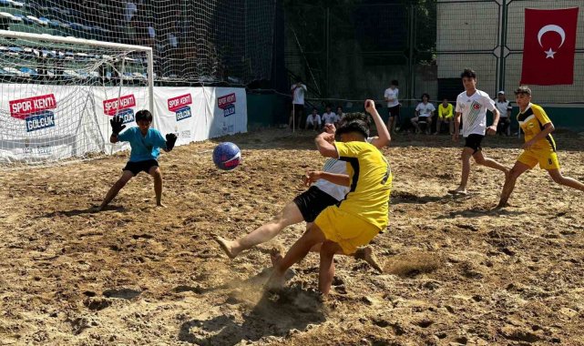 Kum Futbolu Turnuvası büyük heyecanla başladı