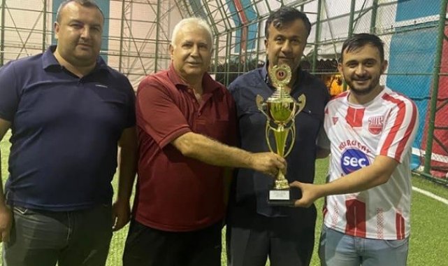 Kuruçayspor ASKF'den Şampiyonluk kupasını aldı