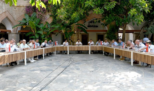 Kuşadası Belediye Meclisi'nde Millet İttifakı'ndan Cumhur İttifakı'na 'Birlik' çağrısı
