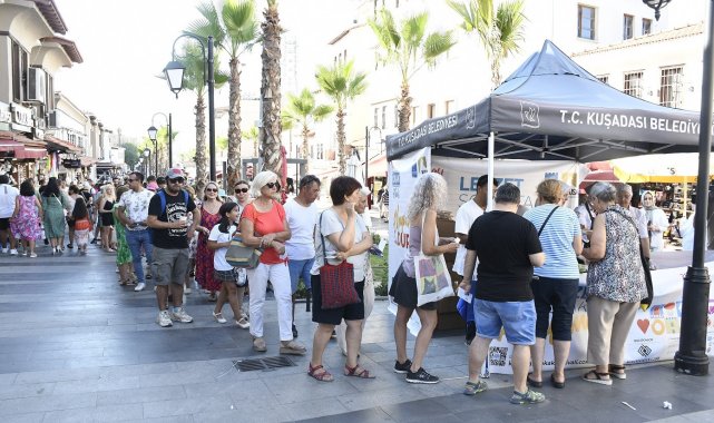 Kuşadası Sokak Festivali'nin lezzet durakları dayanışma noktası oldu
