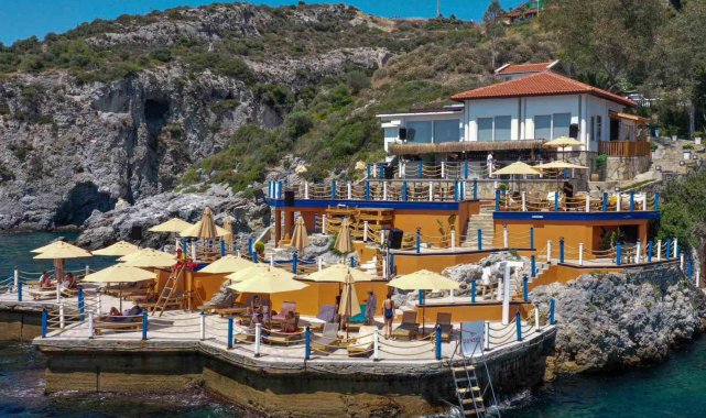 Kuşadası'nda güneşin en güzel battığı yerde caz notaları yükseliyor