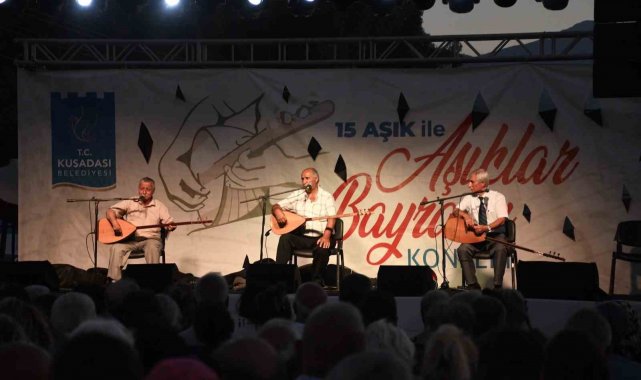 Kuşadası'nda "Aşıklar Bayramı" etkinliği düzenlendi