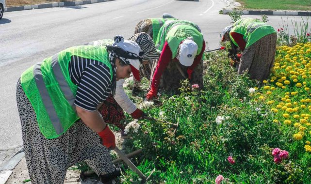 Kütahya Belediyesinden sosyal alanlarda bakım, temizlik çalışması ve çiçek dikimi