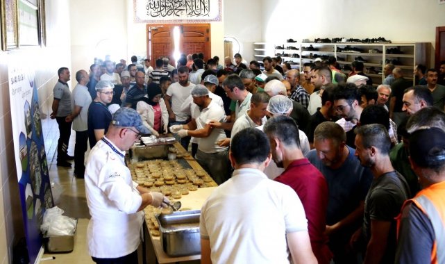 Kütahya OSB'den aşure ikramı