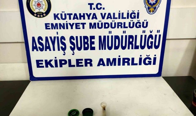 Kütahya'da aranan şahsın üzerinde uyuşturucu bulundu