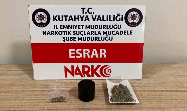 Kütahya'da bir araçta uyuşturucu ele geçirildi