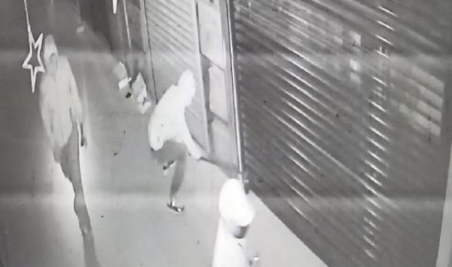 Kuyumcuyu soymak için levye ile 12 dakika uğraştılar
