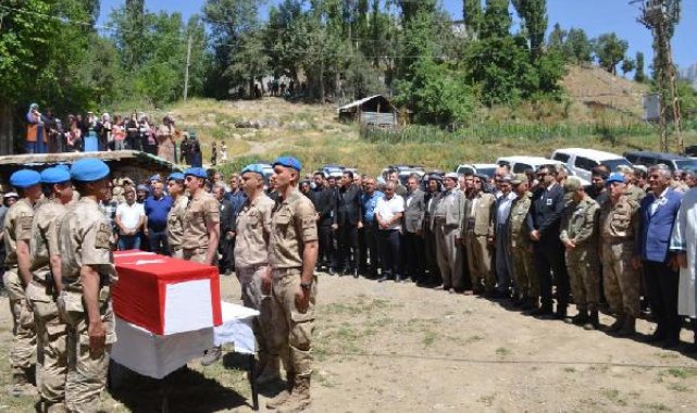 Kuzey Irak'ta kalp krizi geçirerek şehit olan güvenlik korucusu toprağa verildi