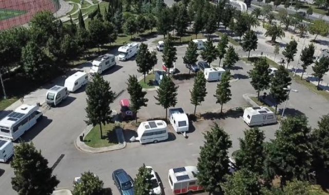 Maltepe Sahil'de karavanlar için park alanı değil kamp alanı talebi