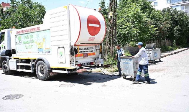 Mamak'ta çöp konteynerleri temizleniyor