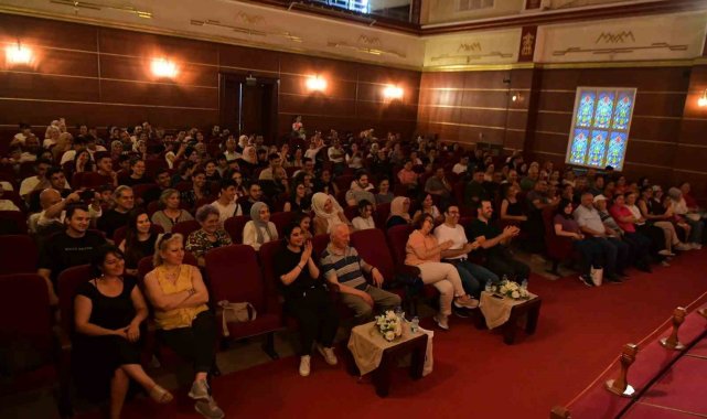 Mamak'ta "Geçmiş Zaman Olur Ki" tiyatro oyunu sahnelendi