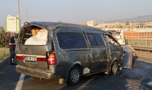 Manisa'da bankete çarpan minibüs devrildi: 7 yaralı