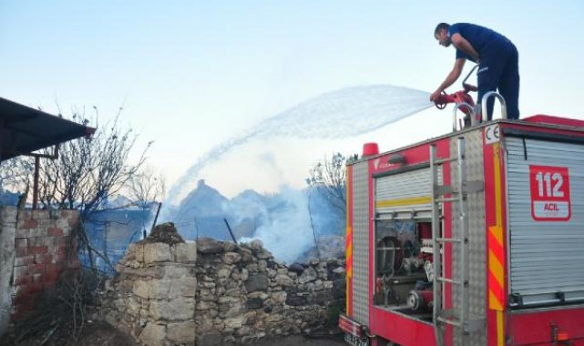 Manisa'daki orman yangınında 2'nci gün; havadan ve karadan müdahale ediliyor