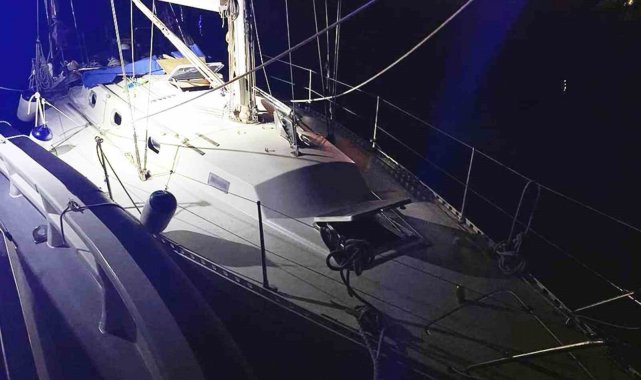 Marmaris'te yelkenli teknede 13 göçmen yakalandı