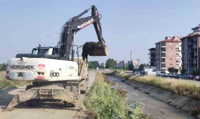 MASKİ, Salihli'deki Çakallar Deresi'ni temizledi