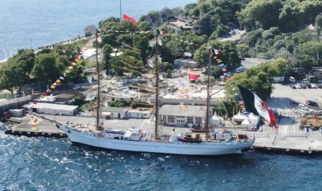 Meksika donanmasına ait askeri okul gemisi Sarayburnu'nda